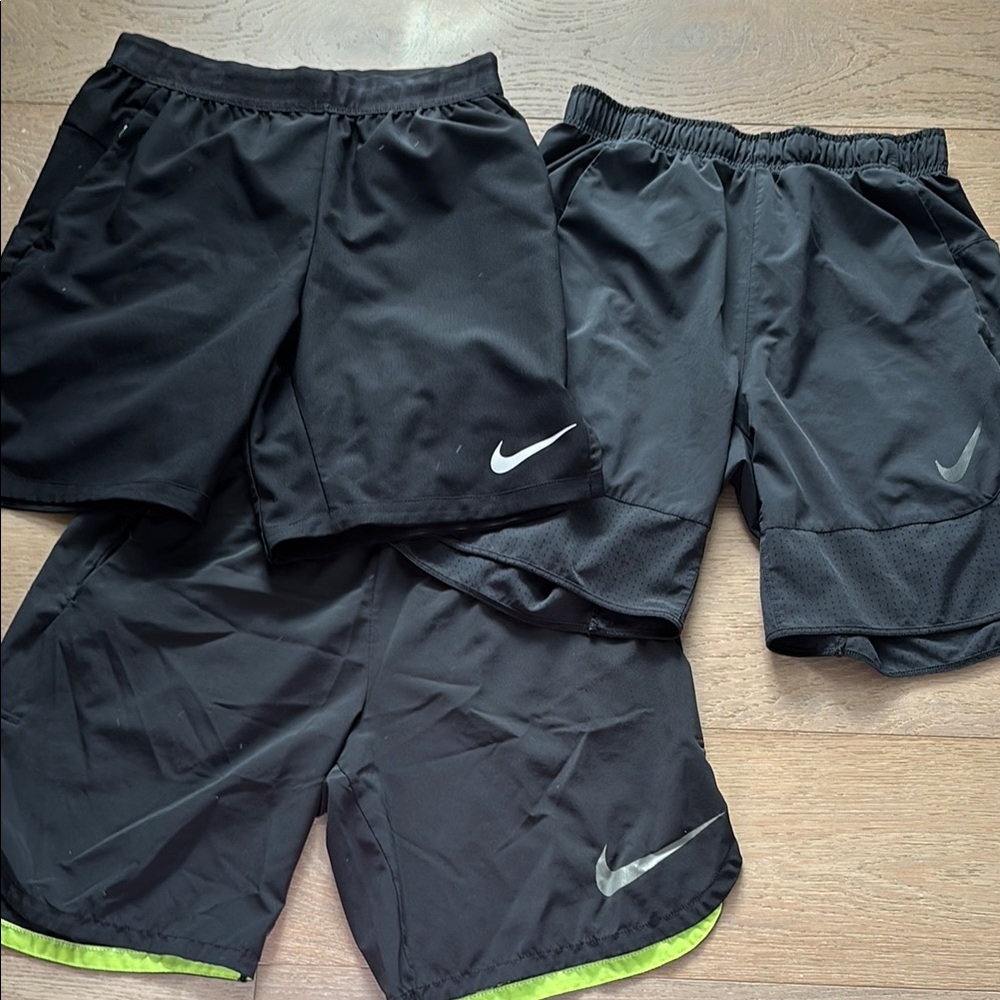 Nike Men's Black Shorts size small (7 in inseams) - make offer